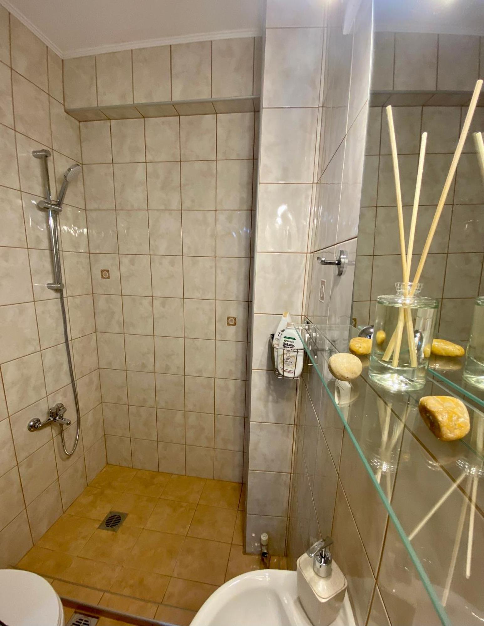Nikos Apartment Spáta Екстериор снимка